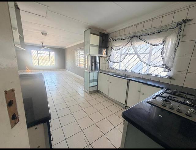 6 BEDROOM HOUSE FOR SALE IN LAUDIUM